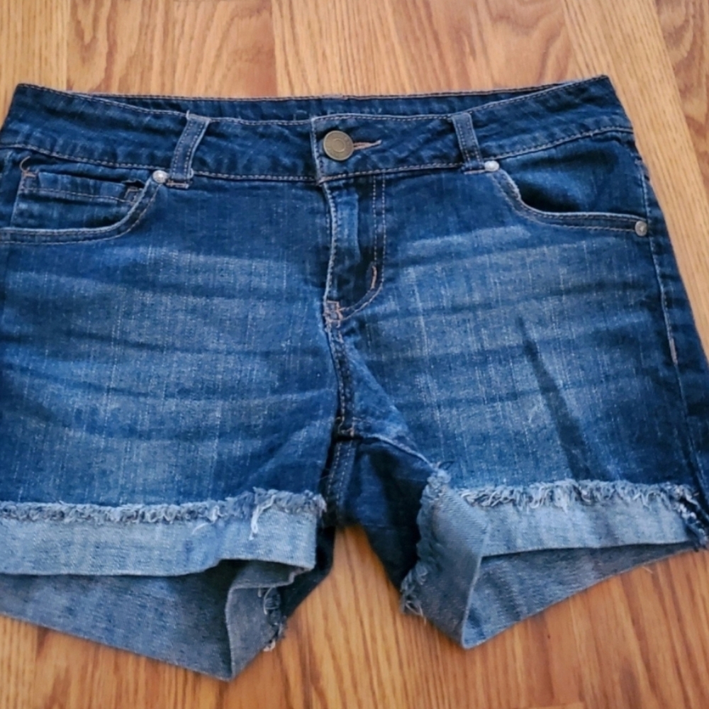 JR (7/29) Celebrity Pink Midi Shorts